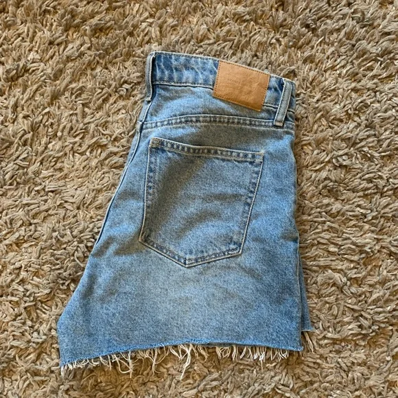 H&M Light Blue Jean Shorts - Picture 3 of 6